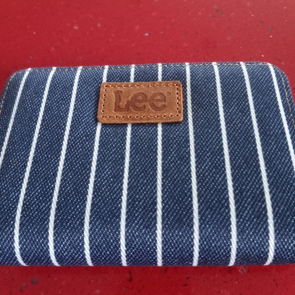 Lee Wallet- Women's Striped Denim Card Wallet- NWT - Picture 3 of 5